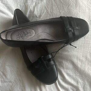 Life stride Soft system black slip on shoes. Size 11M